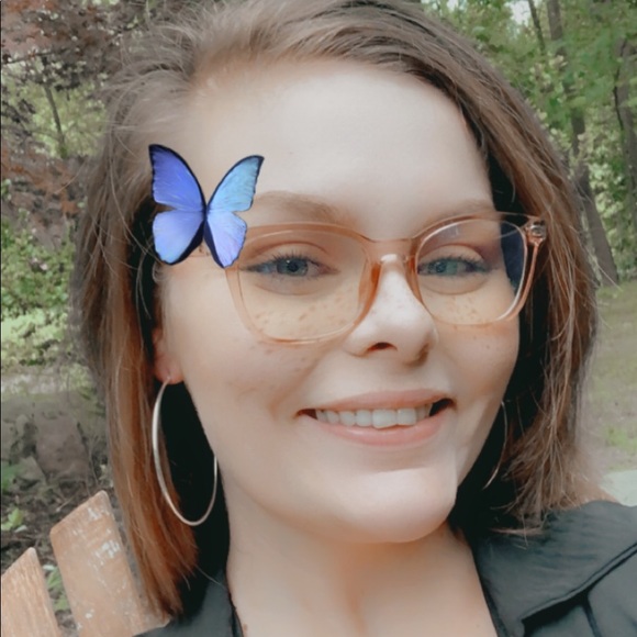 Meet your Posher, Erin - Picture 2 of 5